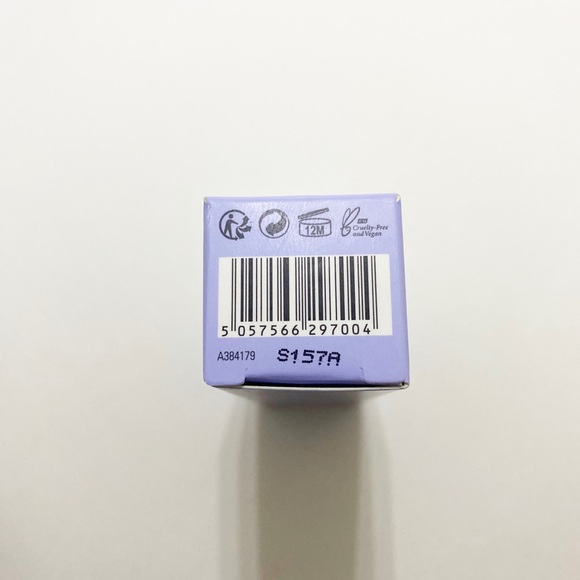 Makeup Revolution x Friends Lipstick - Phoebe - Picture 8 of 9